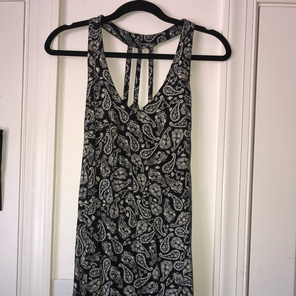Super cute backless dress!